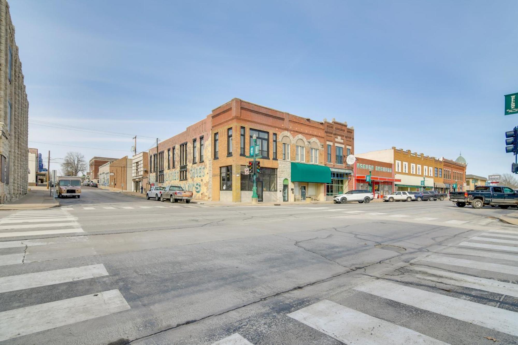 Dtwn Loft In The Heart Of Monett Pets Welcome! Exterior foto